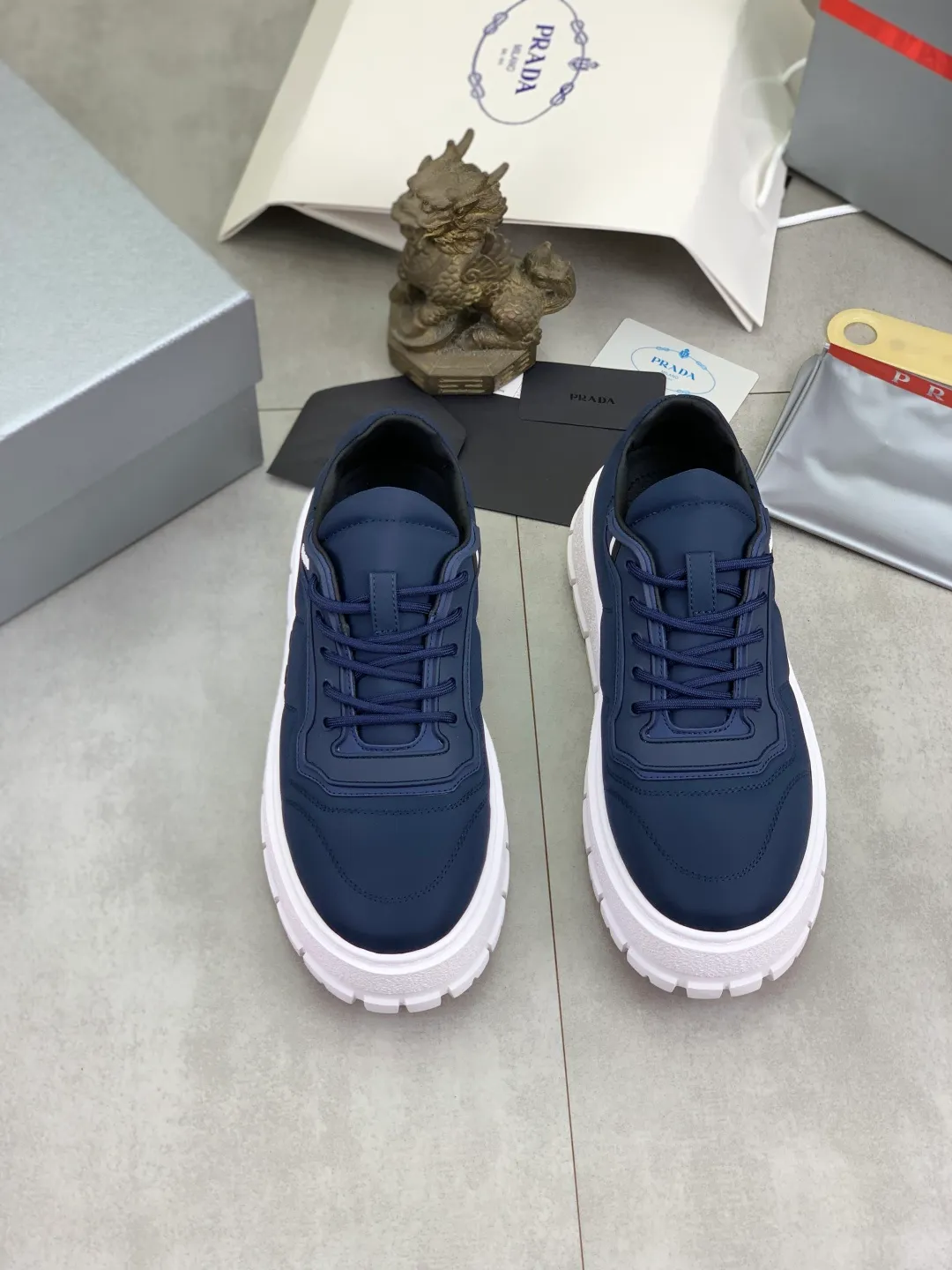 Men's men's shoes 💰P580💰 [New style] popular models are on the official website, 🆘 Trendy brand (Prada) mainly promotes popular models, avant-garde and versatile fashionable men's shoes private version mold opening, cowhide surface splicing 1:1.. Fashionable and simple, original imported cowhide lining cowhide feet; the atmosphere and personality are more fashionable, eye-catching and pursuing class. It will subvert the old idea and be a must-have for fashionistas with you! Must keep it for yourself! Tall and comfortable, large and low, high-end quality workmanship. Number of yards: 38-45 4️⃣optional.